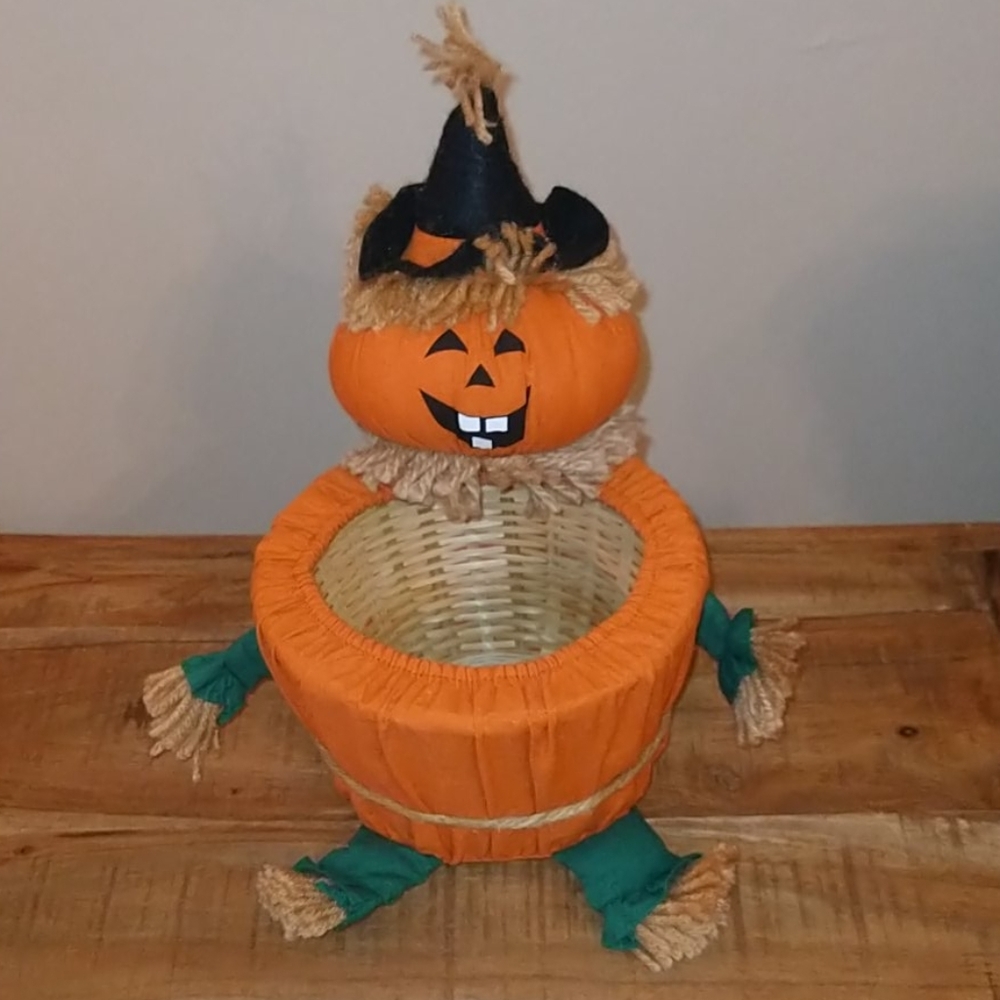 Pumpkin Scarecrow Basket